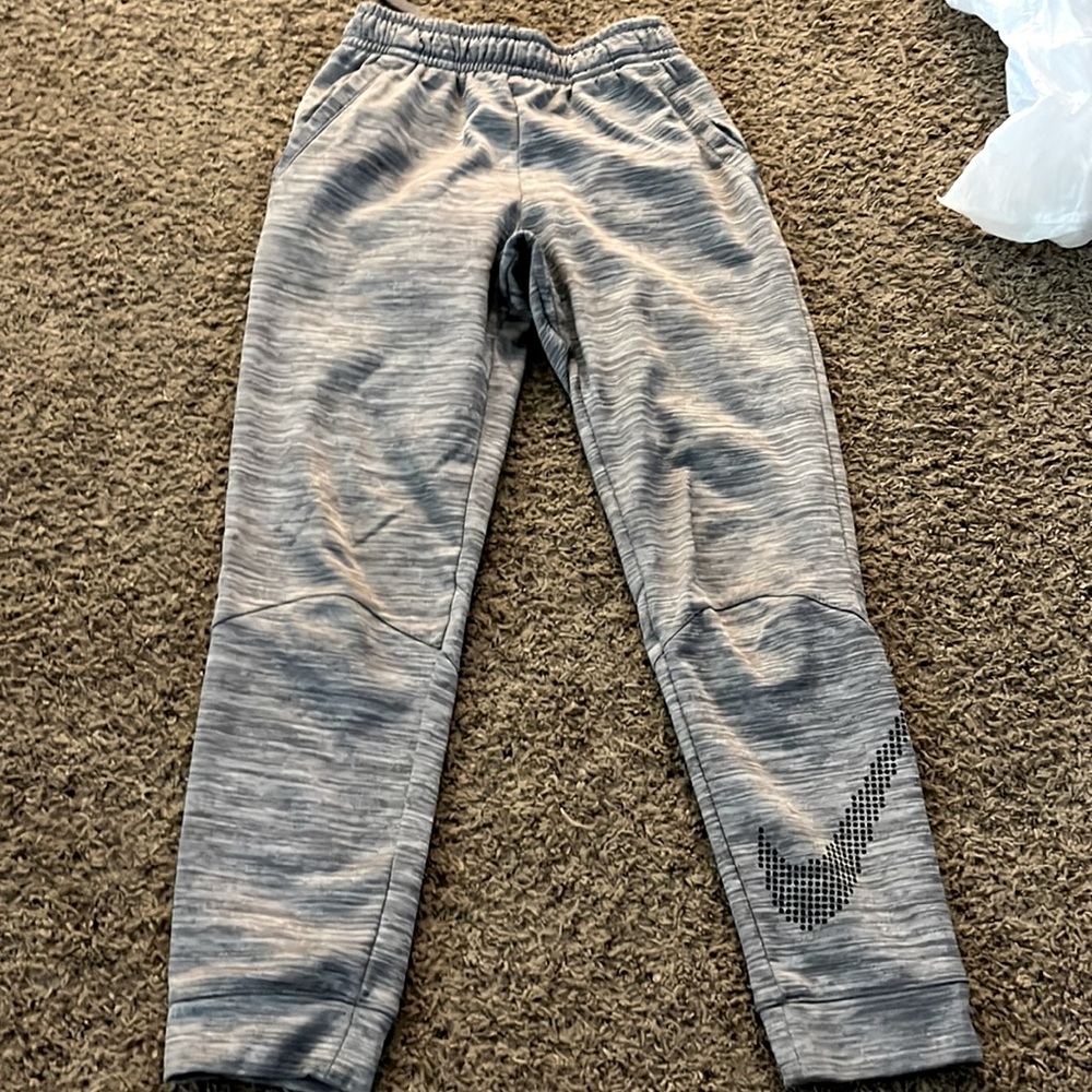 soft and stretchy nike pants